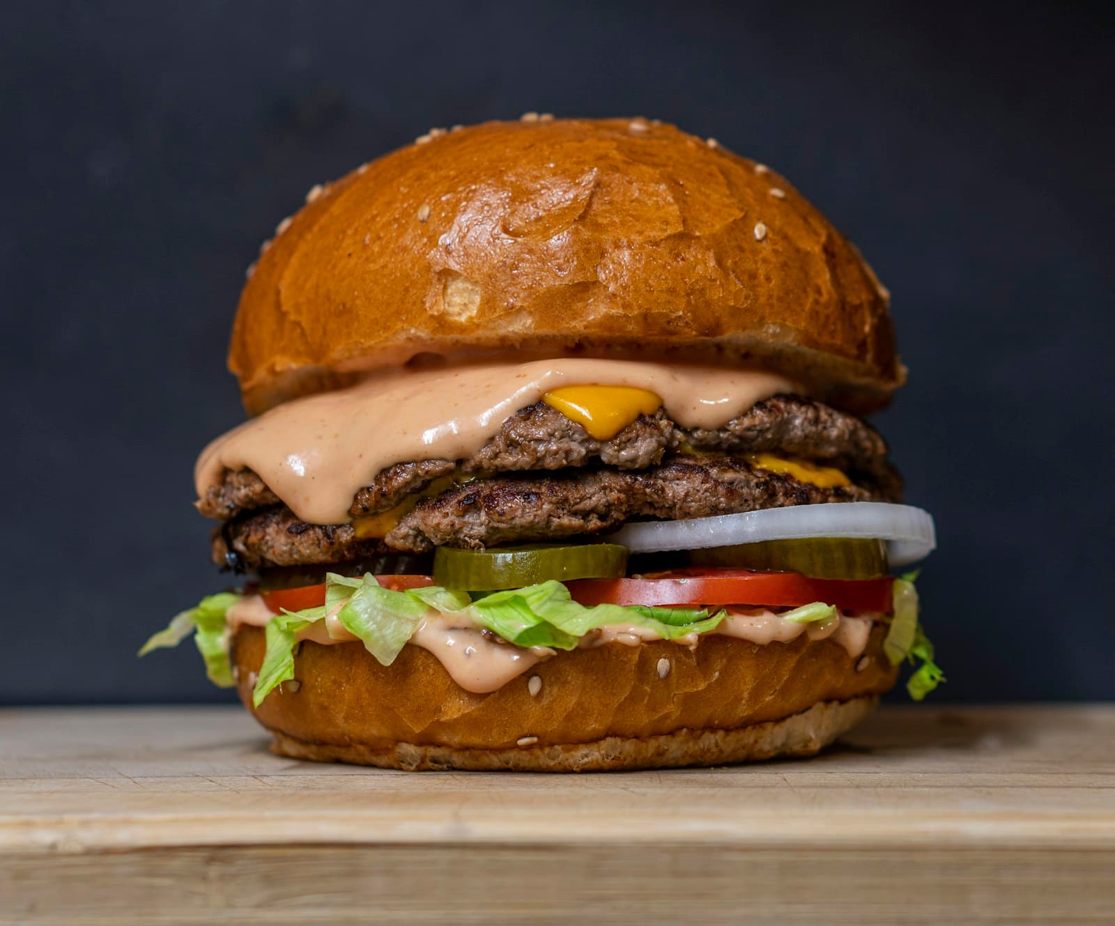 Gourmet cheeseburger with fresh toppings